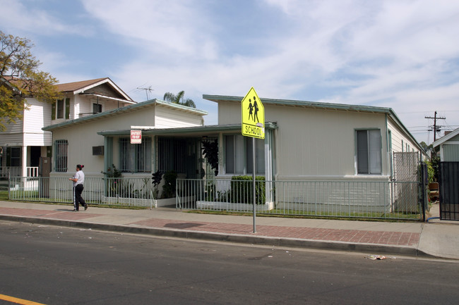 1632 Walnut Ave in Long Beach, CA - Building Photo - Building Photo