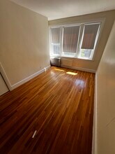 58 Lancaster Ter, Unit 306 in Brookline, MA - Foto de edificio - Building Photo