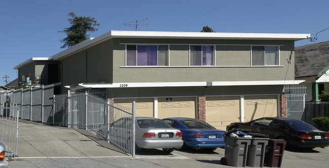 2229 48th Ave in Oakland, CA - Building Photo - Building Photo