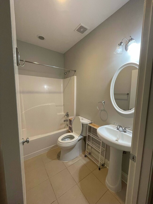 1964 Sterling Oaks Cir NE in Brookhaven, GA - Foto de edificio - Building Photo