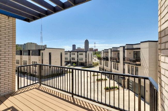 1389 Keosauqua Way in Des Moines, IA - Building Photo - Building Photo