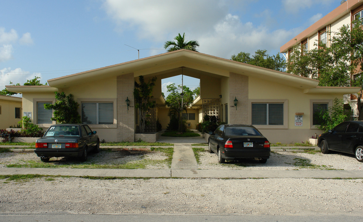 Arch Creek Apartments in North Miami, FL - Building Photo