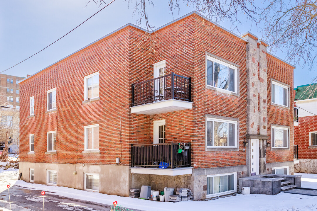 3790 Édouard-Montpetit Boul in Montréal, QC - Building Photo