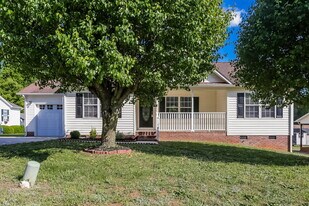 610 Helms Dr in Lowell, NC - Building Photo