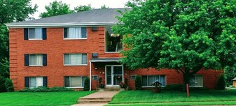 1363 County B Rd W in Roseville, MN - Building Photo