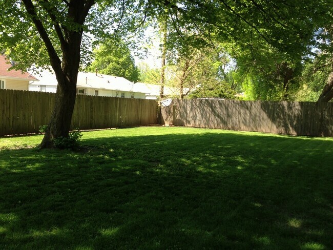 903 Bellepark Dr in Champaign, IL - Building Photo - Building Photo