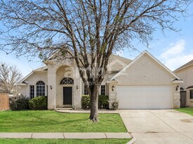 7716 Parkwood Plaza Dr in Fort Worth, TX - Building Photo