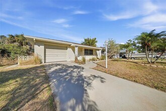 11373 62nd Ave N in Seminole, FL - Building Photo - Building Photo