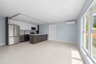 3220 NE 7th Pl in Pompano Beach, FL - Building Photo - Building Photo