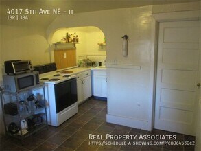 4017 5th Ave NE-Unit -h in Seattle, WA - Building Photo - Building Photo