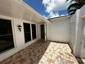 7725 Grandview Blvd in Miramar, FL - Building Photo - Building Photo