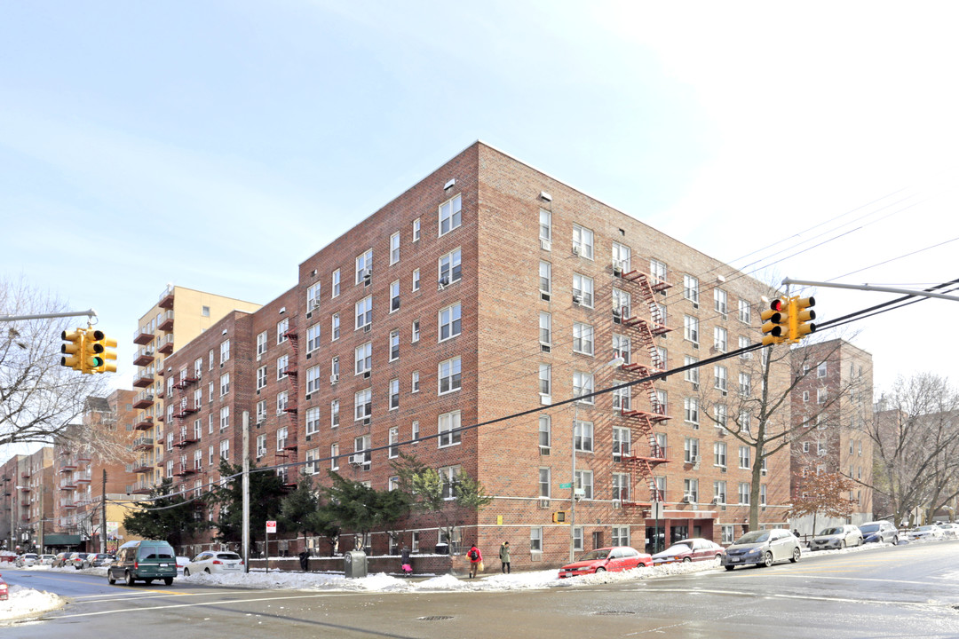 4107 Bowne St in Flushing, NY - Building Photo