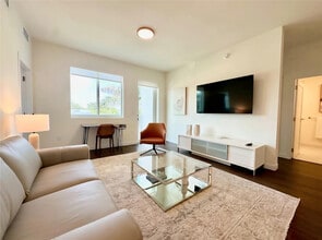 1621 S Dixie Hwy in Pompano Beach, FL - Building Photo - Building Photo