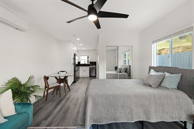 1704-1710 Hanford Dr in San Diego, CA - Building Photo - Building Photo