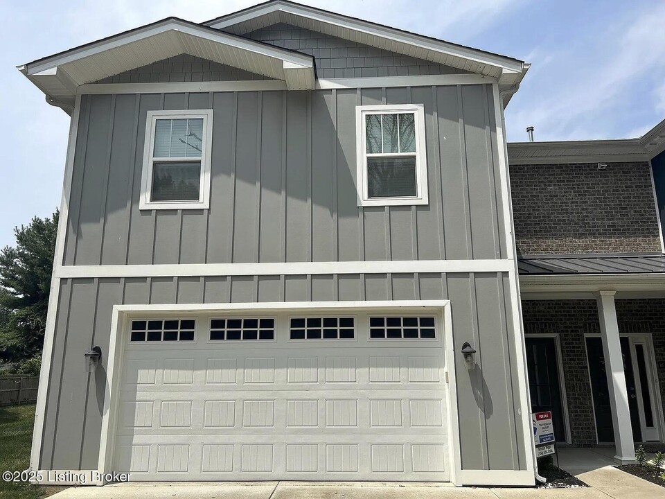 3022 Taylor Cv Dr in Louisville, KY - Building Photo