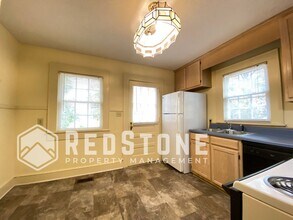 219 W Summerbell Ave in Elon, NC - Building Photo - Building Photo