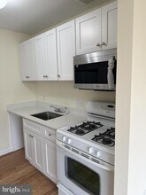 2754 Hollywood Rd in Falls Church, VA - Foto de edificio - Building Photo