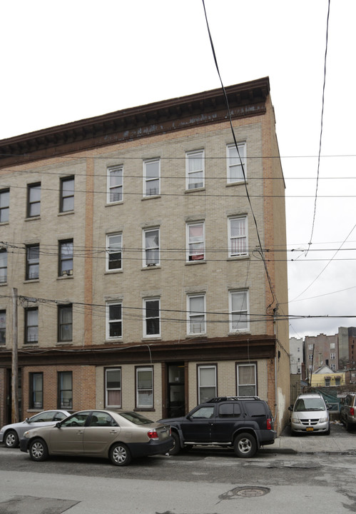 93 School St in Yonkers, NY - Building Photo