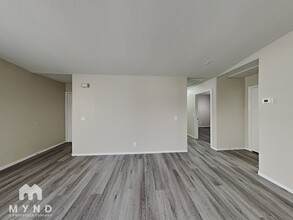 8077 Draco Cir in Las Vegas, NV - Building Photo - Building Photo