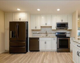 14 Squirrel Hill in Roslyn, NY - Building Photo - Building Photo