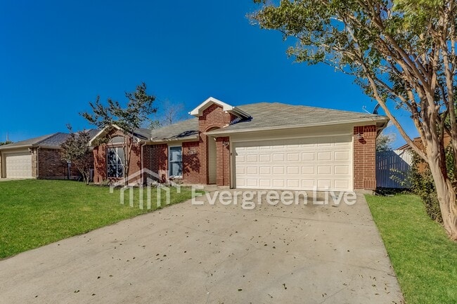 4643 Yellowleaf Dr in Grand Prairie, TX - Building Photo - Building Photo