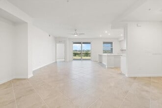 12665 Radiance Ct, Unit 102 in Venice, FL - Foto de edificio - Building Photo