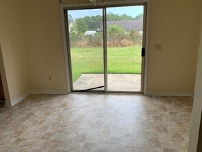 1237 Dharahn Dr in Hinesville, GA - Building Photo - Building Photo