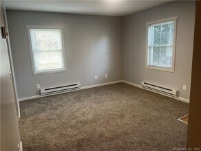 83 Midway Oval in Groton, CT - Building Photo - Building Photo