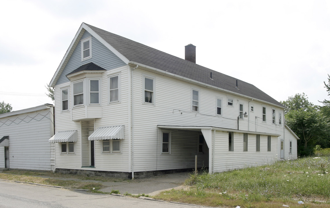 2072 E 28th St in Lorain, OH - Building Photo