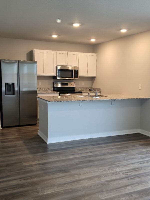 5653 Brookview Ave in Des Moines, IA - Building Photo - Building Photo