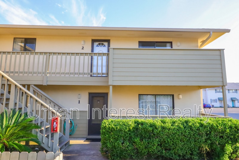 64 Cross Creek Rd in Miramar Beach, FL - Building Photo