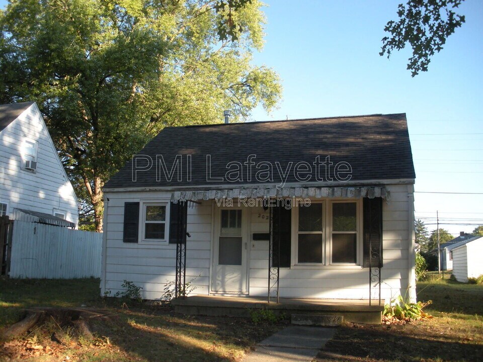 2022 Charles St in Lafayette, IN - Building Photo