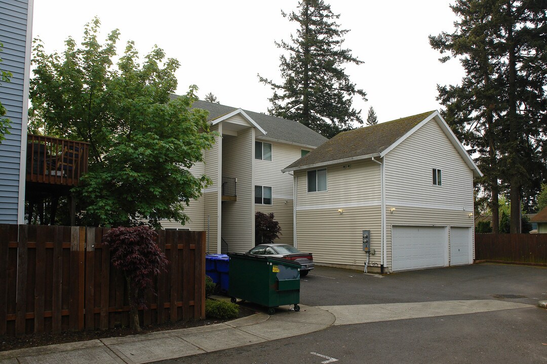 Tessa Court in Portland, OR - Foto de edificio