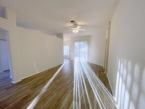 11003 Indian Oaks Dr in Tampa, FL - Building Photo - Building Photo