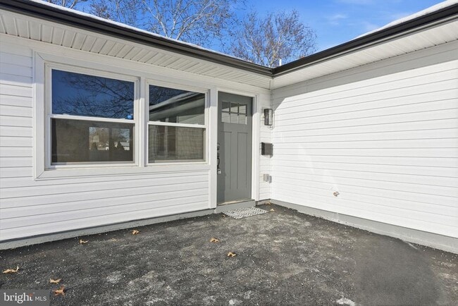 68 Daffodil Ln in Levittown, PA - Building Photo - Building Photo