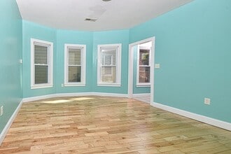 11 Oakland Ave, Unit 1 in Everett, MA - Building Photo - Building Photo