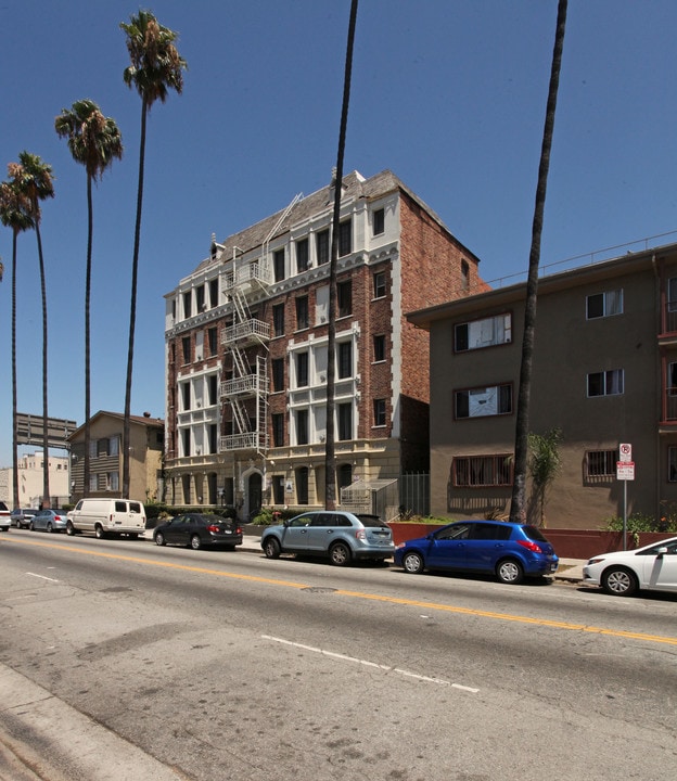 The Elmwood Apartments in Los Angeles, CA - Building Photo