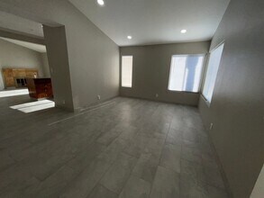 1863 Donahue Dr in El Cajon, CA - Building Photo - Building Photo