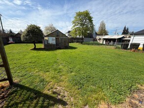 48 E Carolina St in Lebanon, OR - Building Photo - Building Photo
