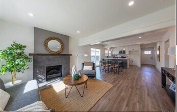 1327 W 77th St in Los Angeles, CA - Building Photo - Building Photo