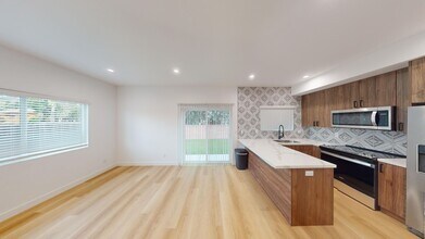 5339 W Falls View Dr in San Diego, CA - Building Photo - Building Photo