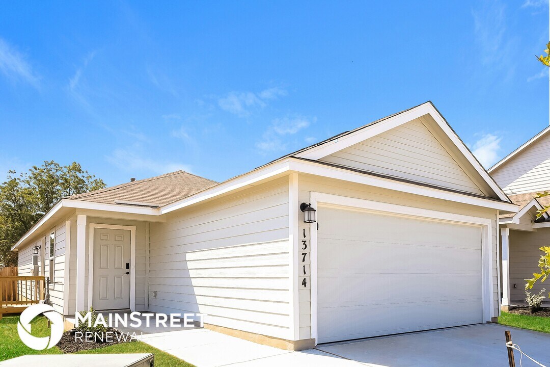 13714 Haystack Rdg in San Antonio, TX - Foto de edificio