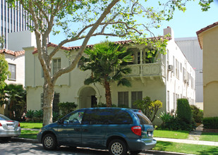 132 S Oakhurst Dr in Beverly Hills, CA - Building Photo - Building Photo