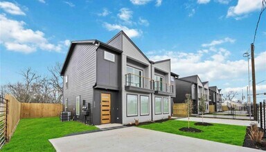9212 Jutland Rd in Houston, TX - Building Photo - Building Photo