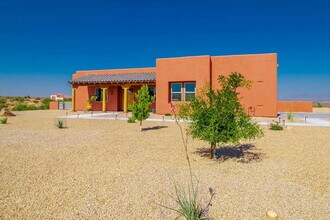 335 Latigo Way in Wickenburg, AZ - Building Photo - Building Photo