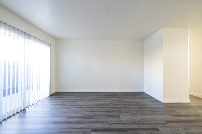 343 Autumn Dr in San Marcos, CA - Building Photo - Building Photo
