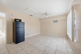 2918 Fan Palm Dr in Davenport, FL - Building Photo - Building Photo