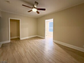 36 Cortlandt Pl in Tenafly, NJ - Building Photo - Building Photo