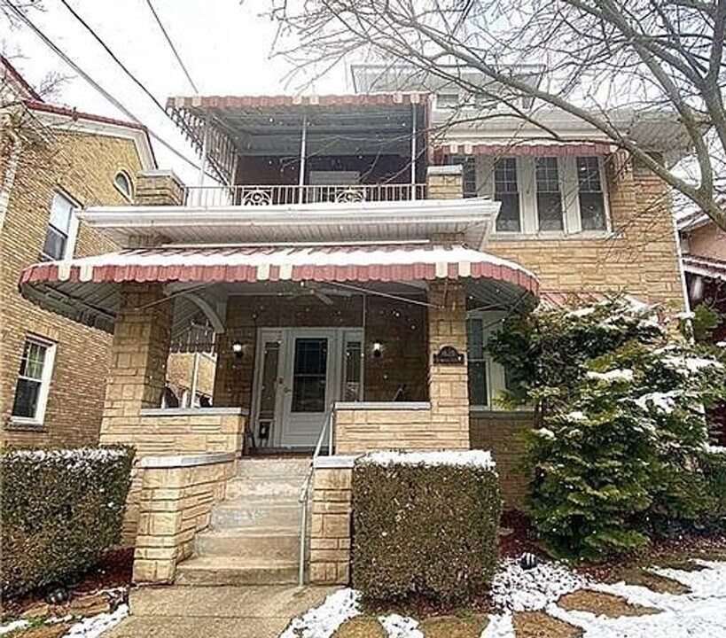 1628 Quarrier St in Charleston, WV - Building Photo