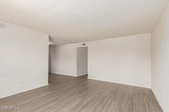 2434 E Maryland Dr in Tempe, AZ - Building Photo - Building Photo